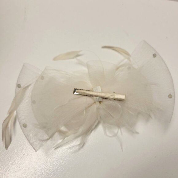White Bow & Feathers Fascinator Hair Clip Hair Accessory - Picture 14 of 14